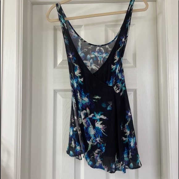 Top - Picture 2 of 2